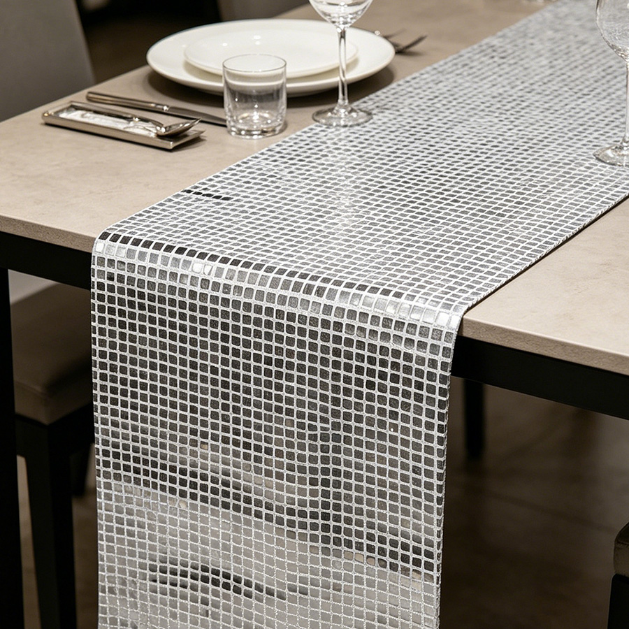 Table Runner Sequin - مفرش طاولة بترتر فضي لامع بتصميم