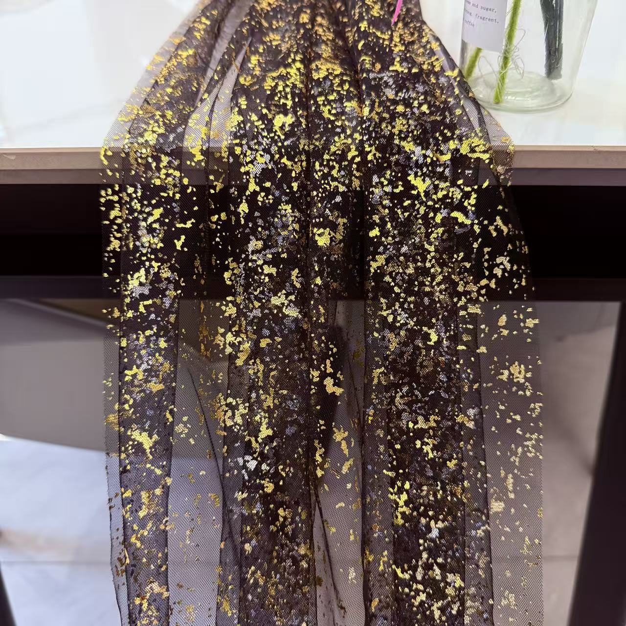 Table Runner Sequin - مفرش طاولة أسود ذهبي بتطريز حراري،